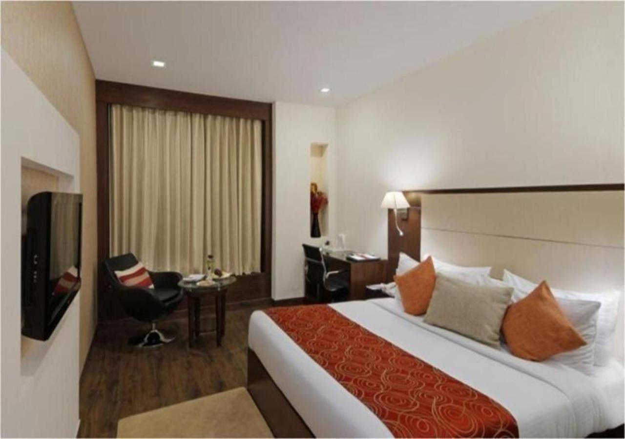 Hotel Ds Clarks Inn Gurgaon Bagian luar foto