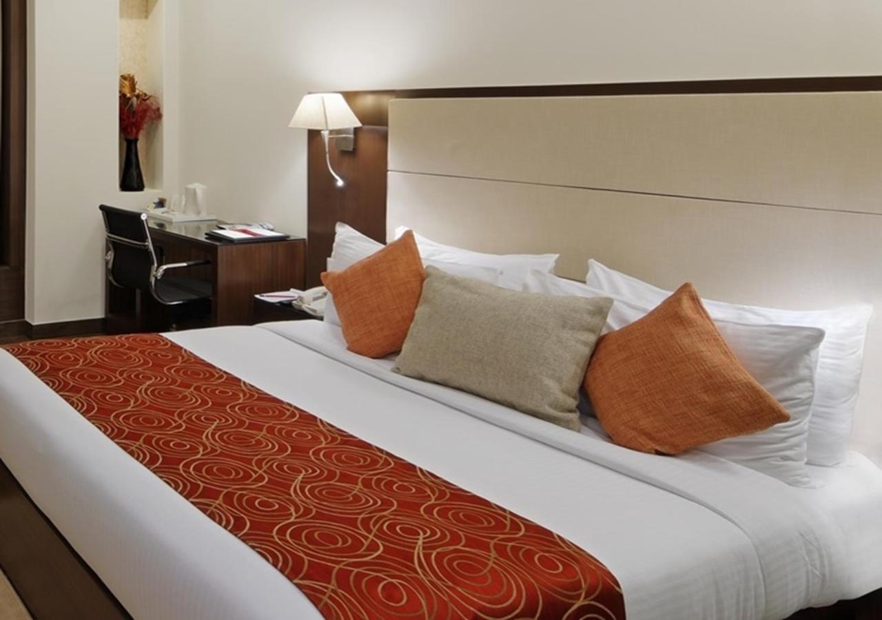 Hotel Ds Clarks Inn Gurgaon Bagian luar foto
