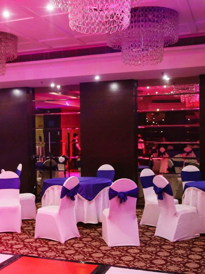 Hotel Ds Clarks Inn Gurgaon Bagian luar foto