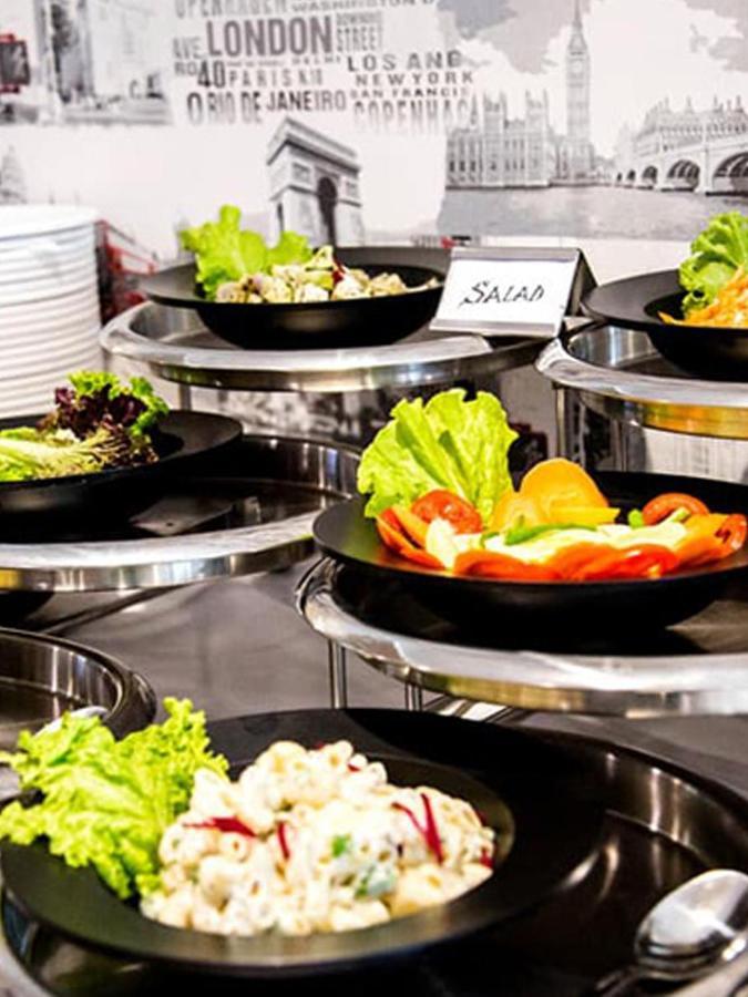 Hotel Ds Clarks Inn Gurgaon Bagian luar foto