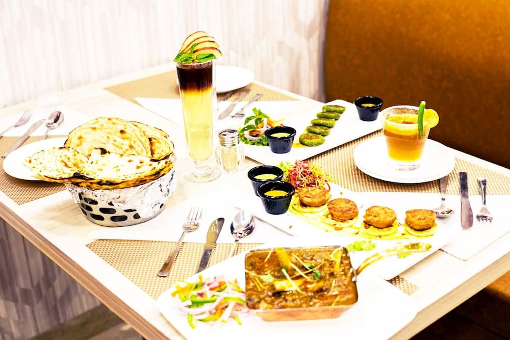 Hotel Ds Clarks Inn Gurgaon Bagian luar foto